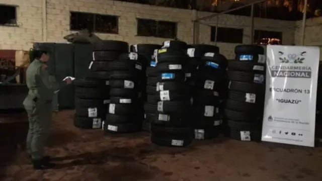 Puerto Iguazú: Gendarmería decomisó neumáticos sin aval aduanero
