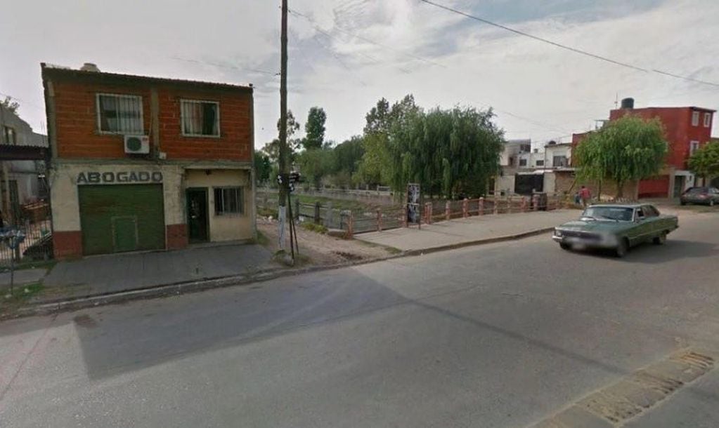 Esquina donde sucedió el asesinato de dos hombres en Bernal Oeste.