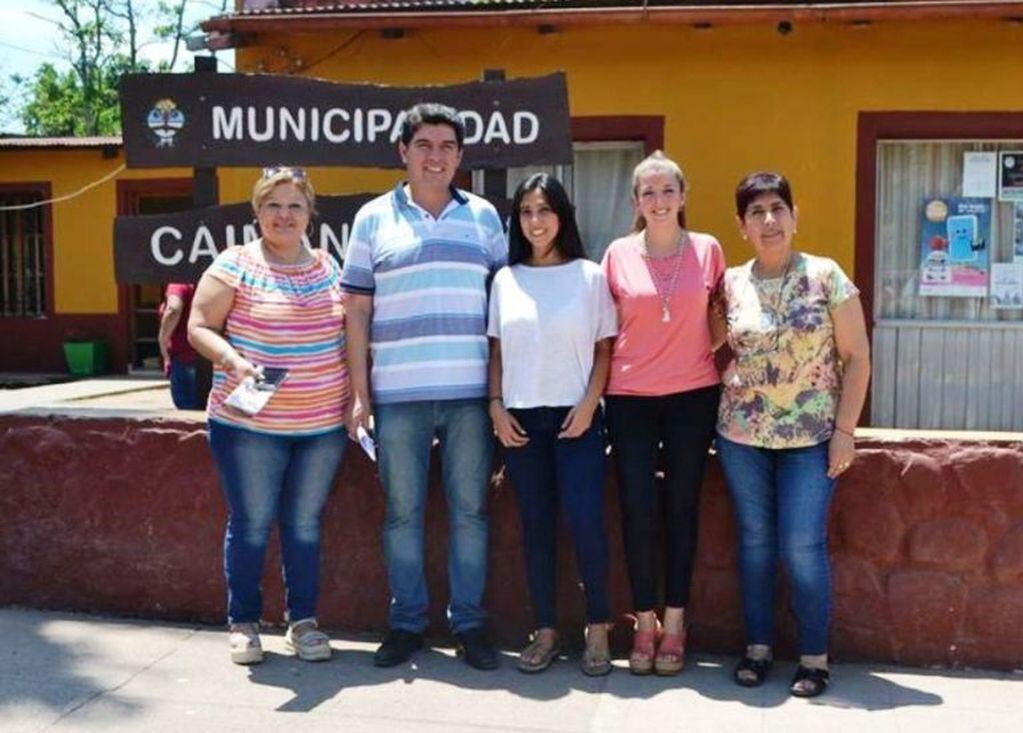 La directora provincial de Comercio e Industria, Agustina Fiad (c), junto a su equipo en Caimancito.