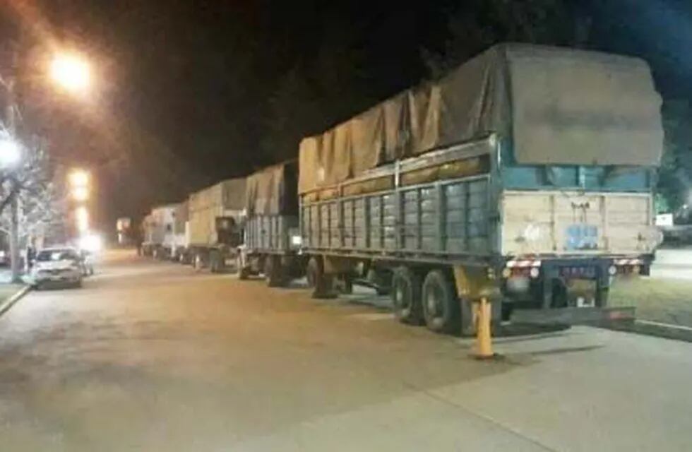 Tres de los camioneros detenidos fueron controlados en la localidad de Del Campillo. (Foto LV16 Radio Río Cuarto)