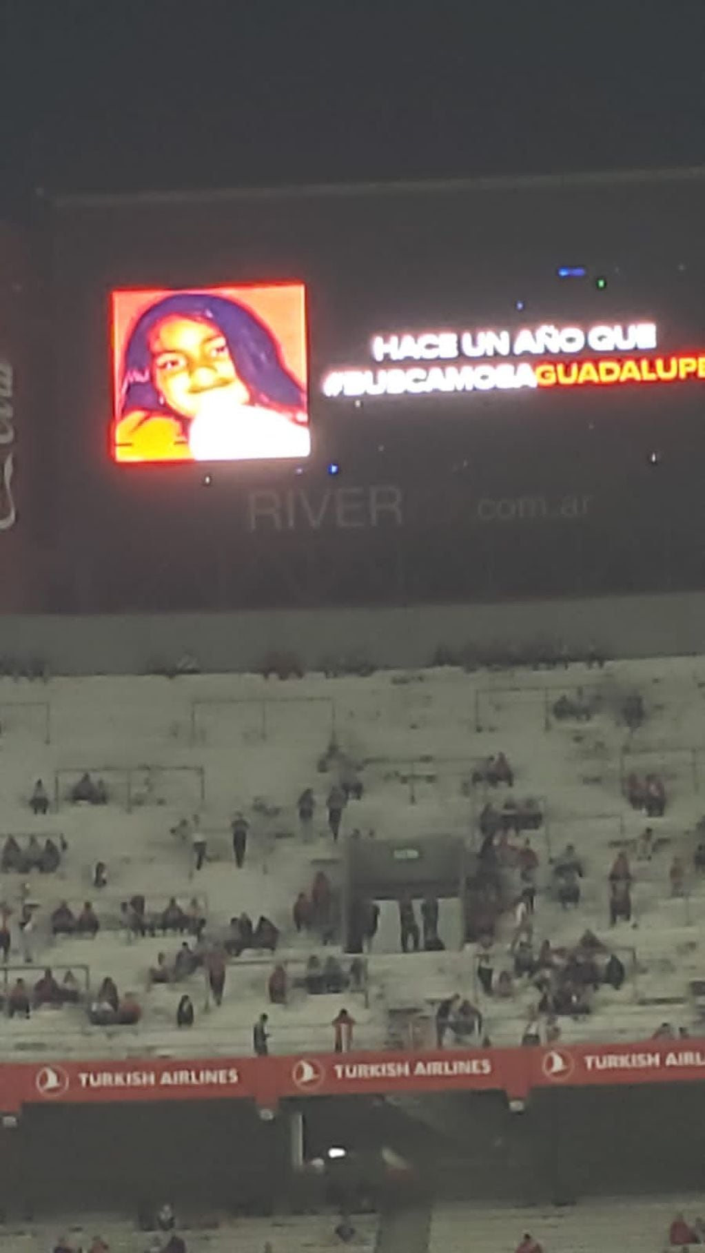 La imagen de Guadalupe Lucero apareció en la pantalla grande del estadio de River Plate.