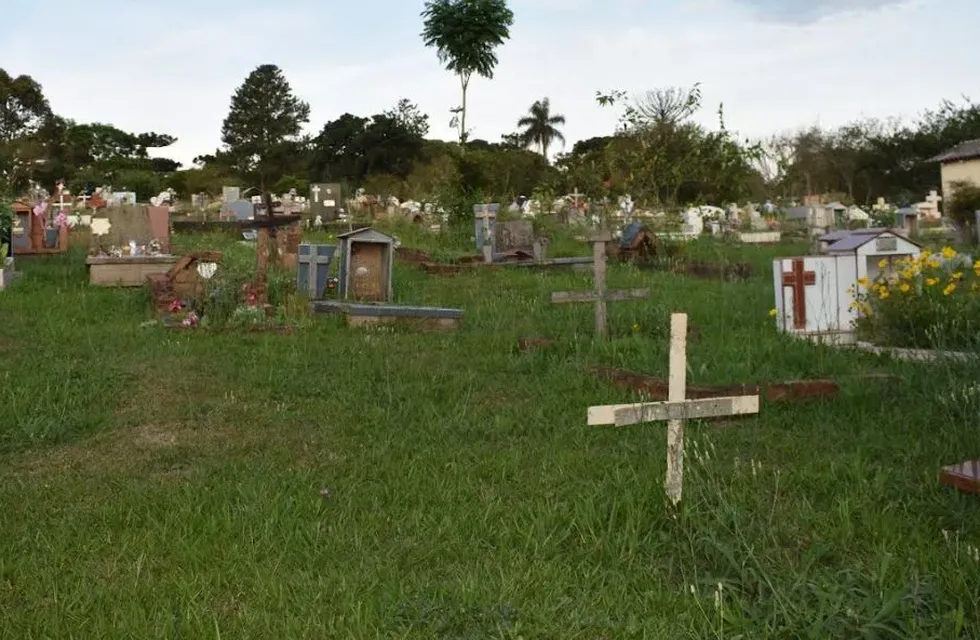 San Pedro: exhumaron un cadáver en el cementerio para realizarle una necropsia.
