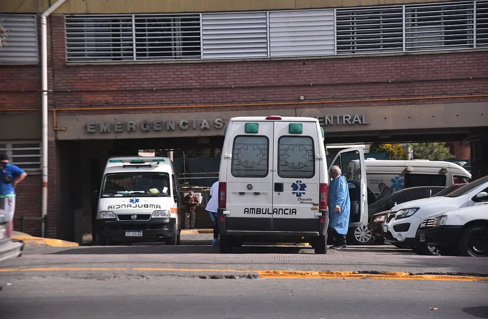 Hospital San Roque, donde se encuentra internado, en coma, el joven que cayó en El Durazno.