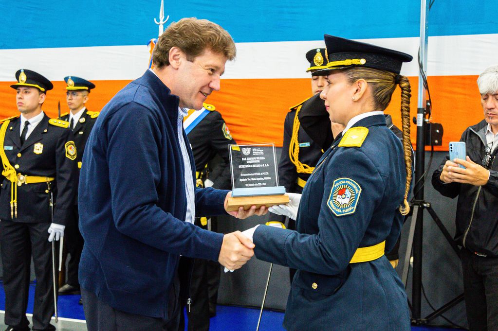 Tierra del Fuego: acto de egreso de oficiales y agentes de policía y del Servicio Penitenciario