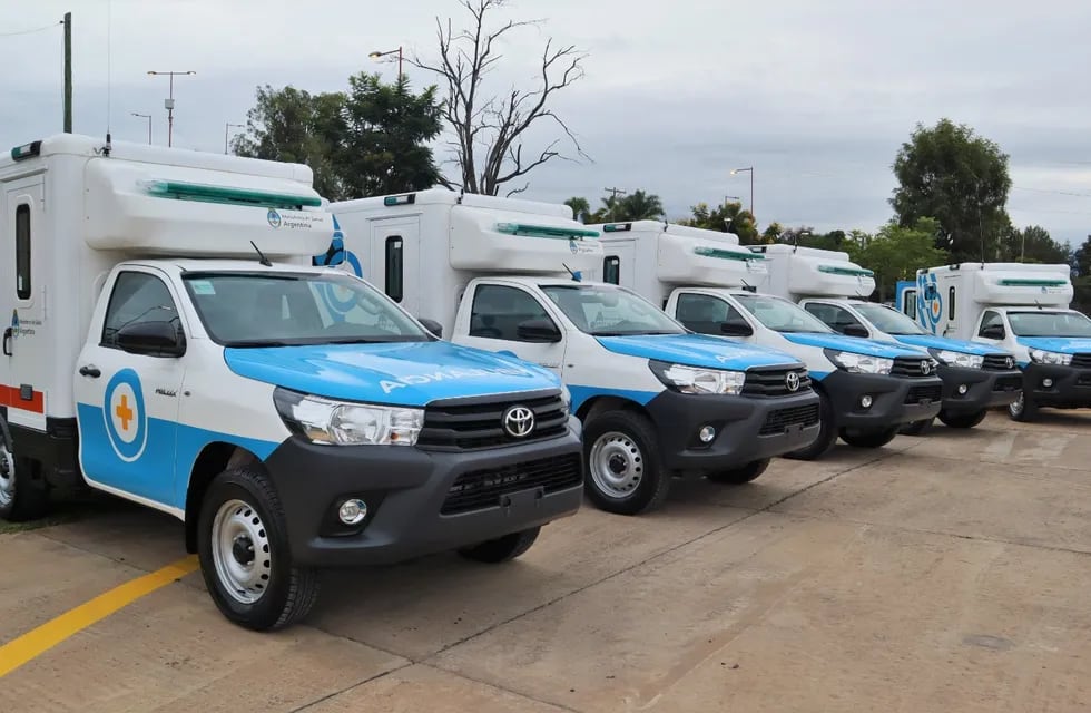 El Plan nacional de Reconstrucción del Sistema de Salud entregó a Jujuy once ambulancias destinadas a atender las necesidades de igual número de ciudades y localidades del interior provincial.