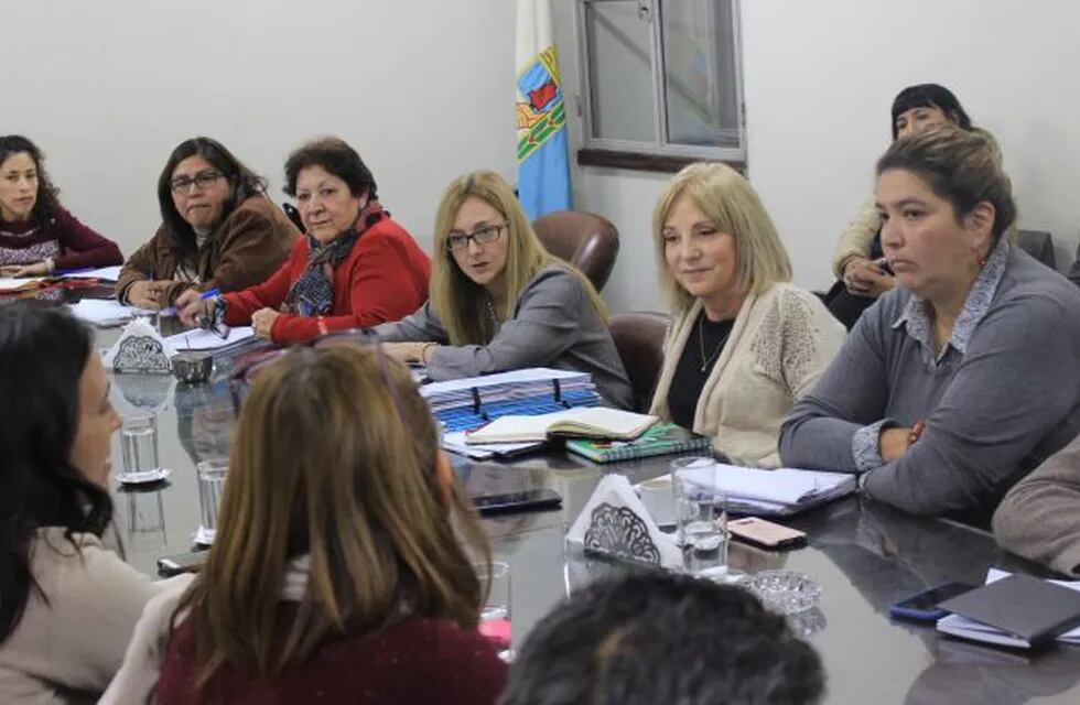 Las diputadas de la Comisión de Género, en diálogo con la Multisectorial de Mujeres.