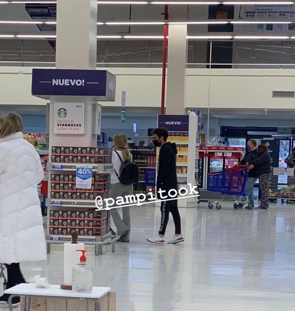 Laurita Fernández y Nicolás Cabré fueron vistos en un supermercado.