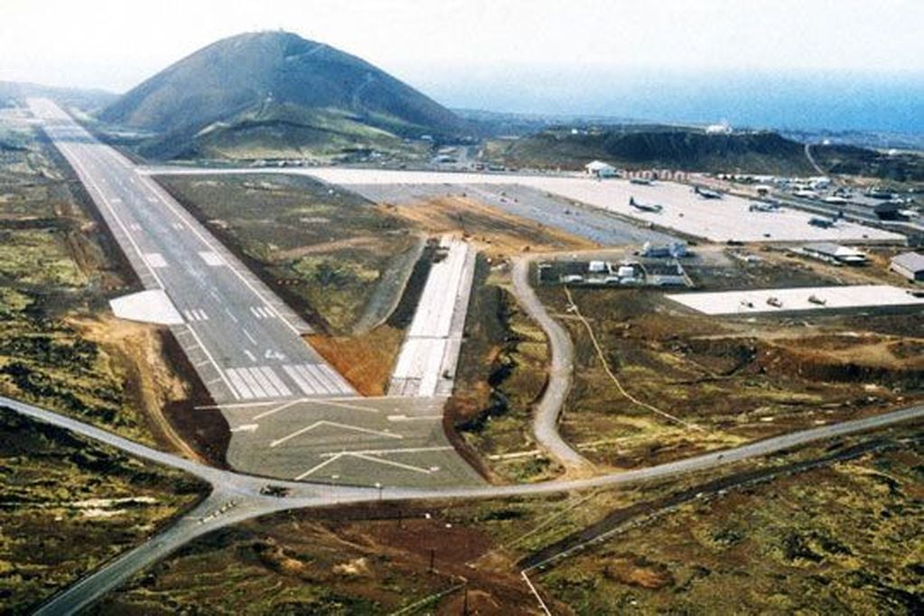 Aeropuerto de Islas Ascensión, 3054 metros de longitud.