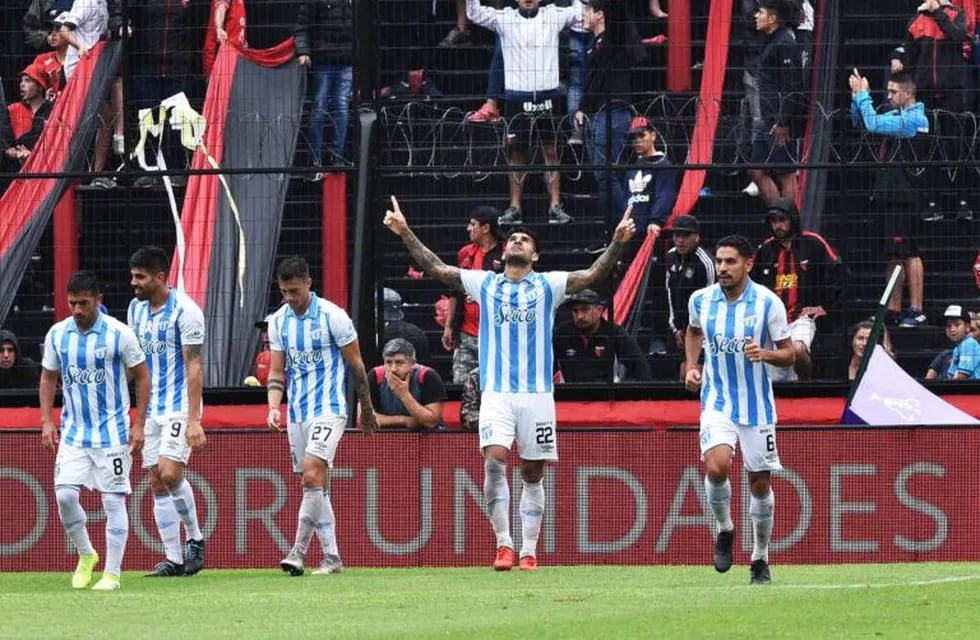 Atlético Tucumán derrotó 2 a 0 a Colón (Télam)