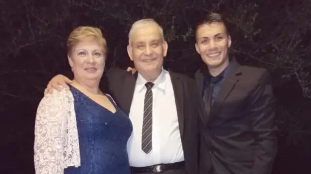 Martín Morales junto a sus padres: le donó un riñón a su papá y le salvó la vida.
