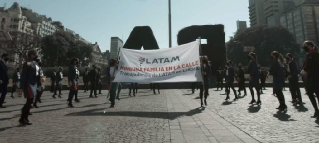 Empleados de LATAM Argentina realizaron un original video para reclamar por sus puestos de trabajo (Foto: captura)