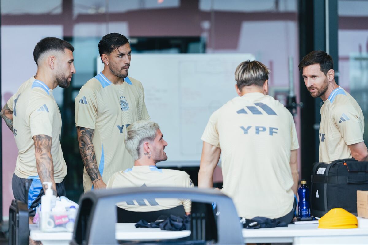 Lionel Messi y otros referentes del plantel de la selección argentina que espera los amistosos con Venezuela y Puerto Rico en Estados Unidos. (Prensa Argentina)