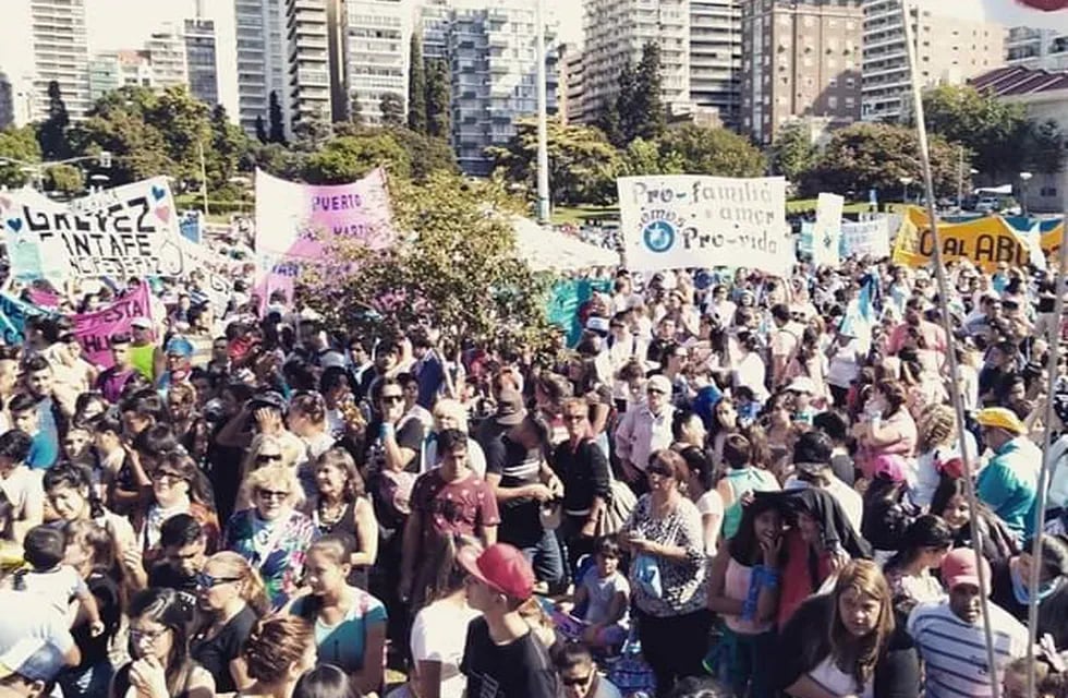 Gran convocatoria de la marcha contra el aborto en Rosario