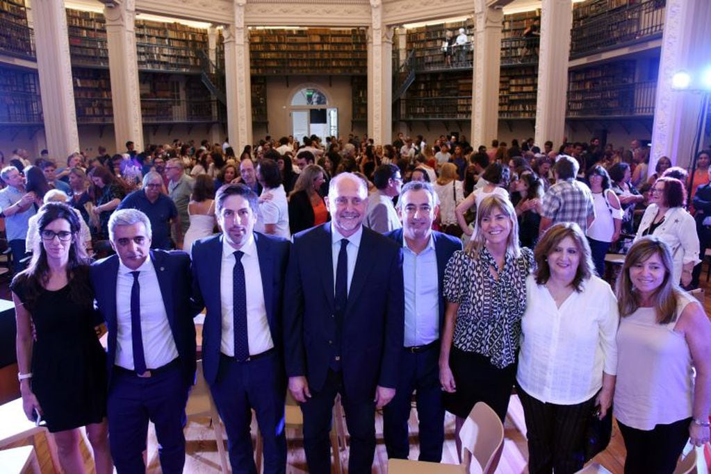 Javkin firmó la adhesión al Plan Nacional de Lecturas (Municipalidad de Rosario)