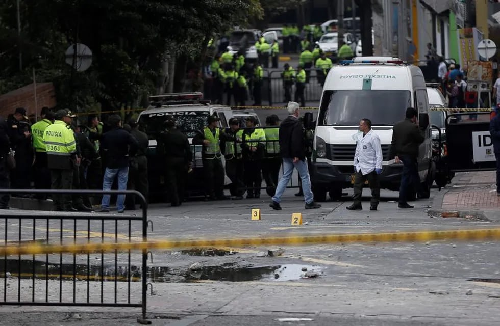 Imagen del lugar en que se activó el 19/02/2017 en Bogotu00e1, Colombia, un artefacto explosivo. Un policía muerto y cerca de 30 personas heridas, entre ellas una veintena de policías, dejó la explosión en el centro de Bogotu00e1, informaron las autoridades.rn(Vi