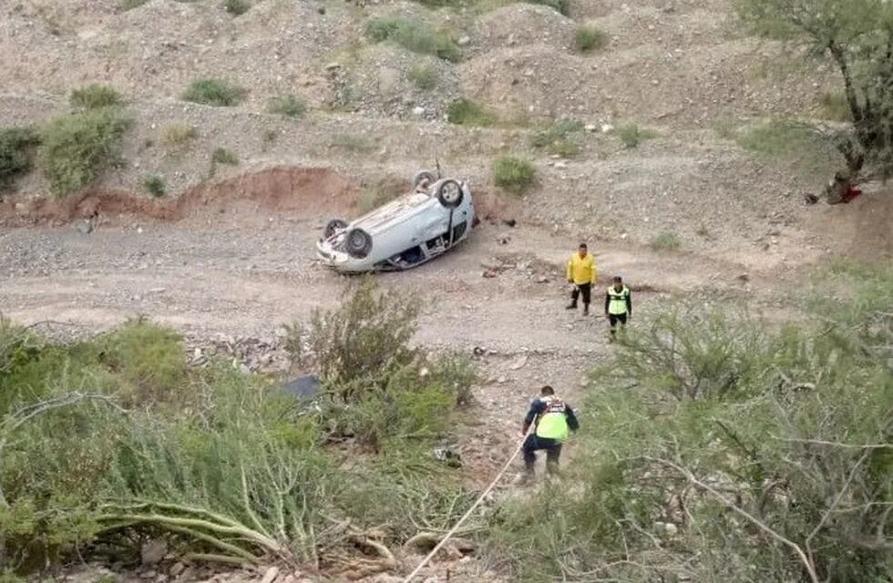 Un hombre murió al volcar el auto en la ruta 40 cerca de Cachi. (Policía de Salta)