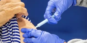 La Ciudad usará las vacunas de AstraZeneca que están llegando para completar el esquema de segundas dosis entre quienes recibieron la primera a fines de febrero