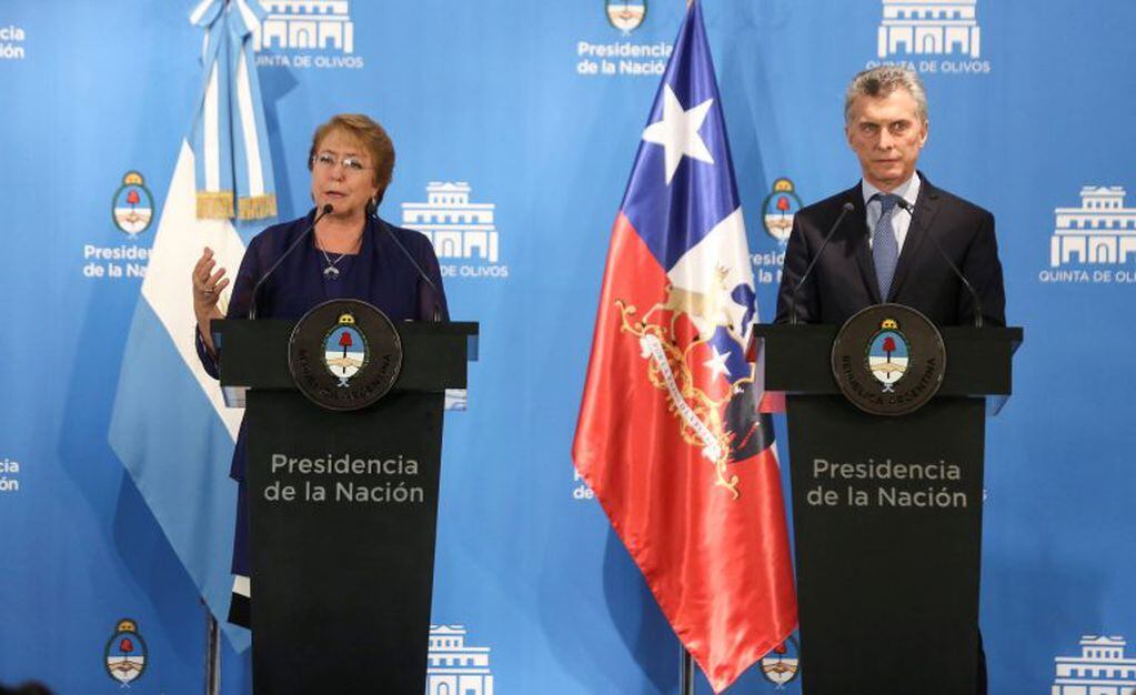 Mauricio Macri en una reunión bilateral en la Quinta de Olivos con la entonces presidenta chilena Michelle Bachelet, en 2016. Crédito: EFE/David Fernández.