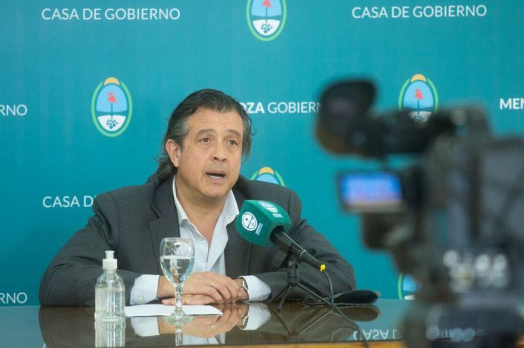 Ministro de Gobierno Víctor Ibáñez.