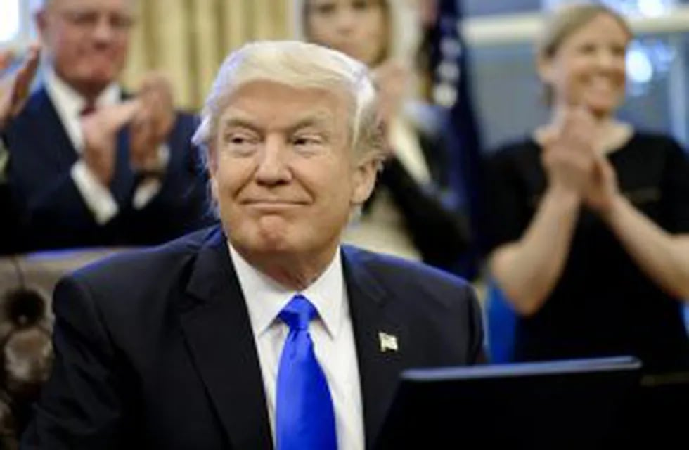 U.S. President Donald Trump smiles after signing executive orders related to a lobbying ban in the Oval Office of the White House in Washington, D.C., U.S., on Saturday, Jan. 28, 2017. Trump moved to reorganize his National Security Council, implement a lobbying ban for political appointees once they exit his administration, and order the Pentagon to create a plan to defeat the Islamic State terror organization. Photographer: Pete Marovich/Pool via Bloomberg