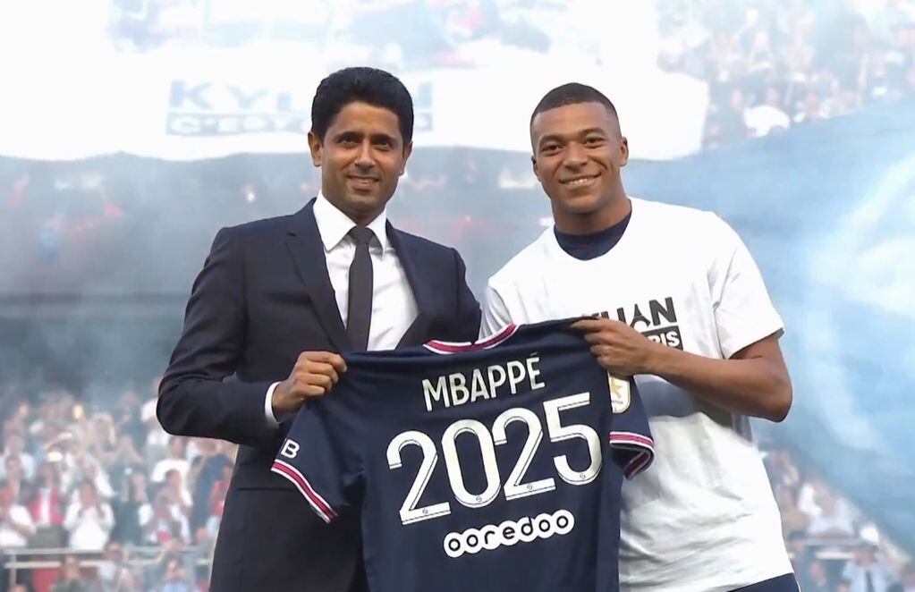 Mbappé anunció la renovación hasta 2025 con el PSG.