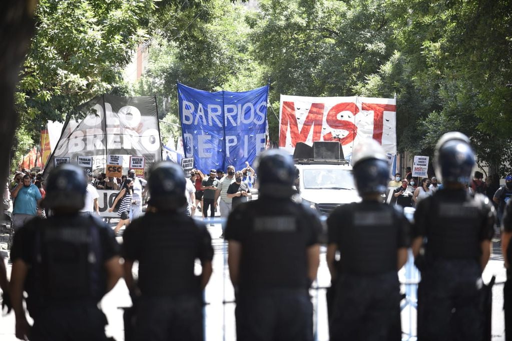 Polo Obrero, Barrios de Pie y MST confluyen en una nueva marcha.