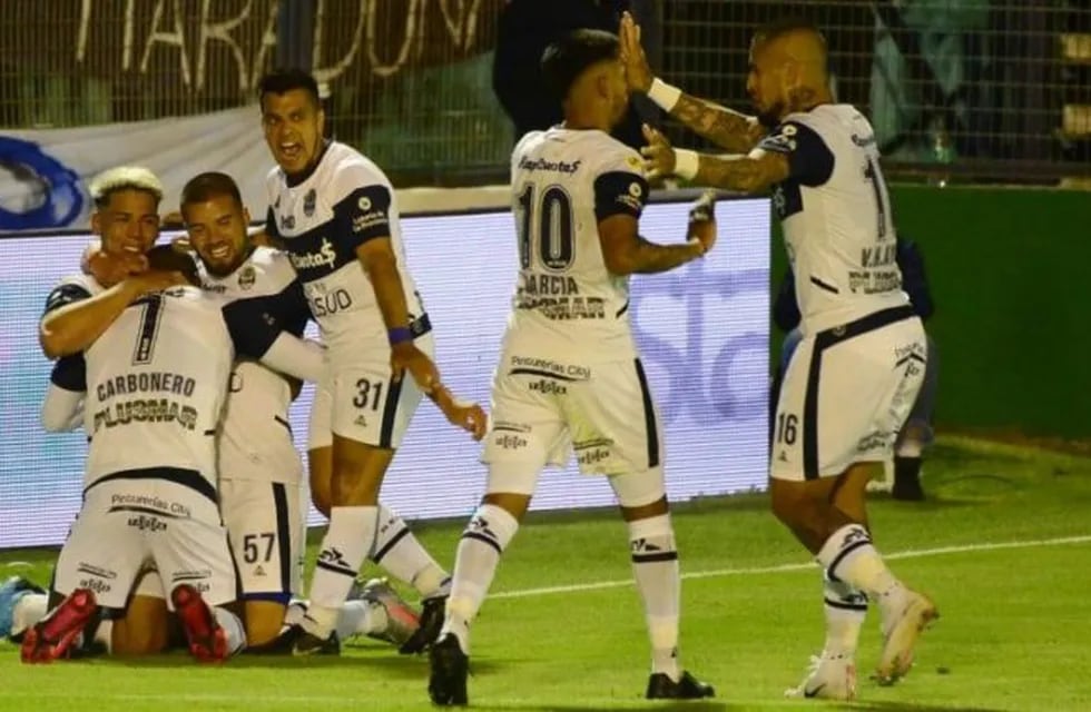 Gimnasia goleó 3 a 0 a Patronato en el inicio de la Copa de la Liga Profesional (TyC Sports)