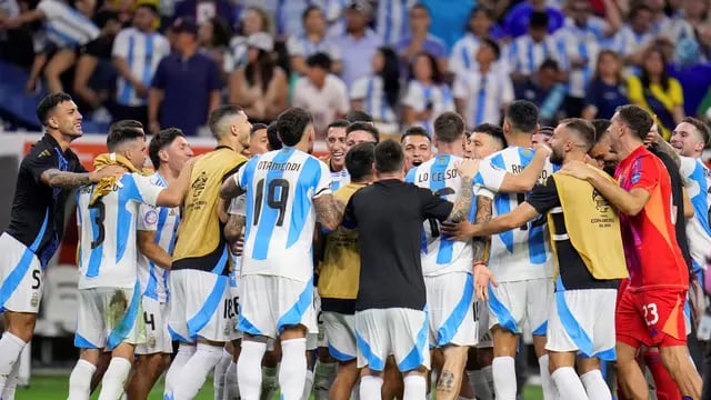 Argentina lo sufrió ante Ecuador pero pasó a la semifinal en la definición por penales.