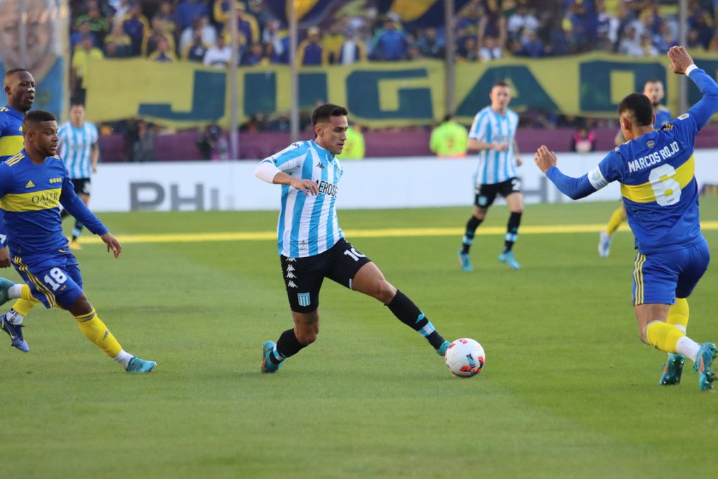 Boca y Racing se enfrentan en una de las semifinales de la Copa de la Liga Profesional.