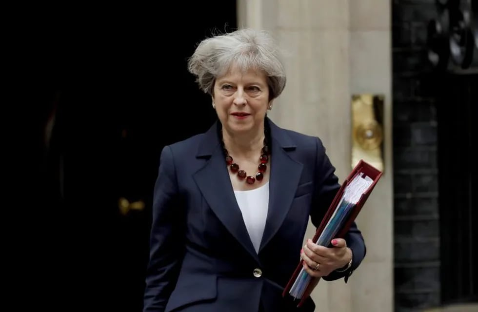 La primera ministra del Reino Unido, Theresa May, se comunicó este martes con el presidente Mauricio Macri. (AP)