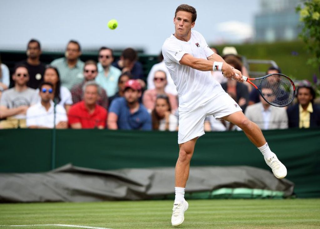 Argentina's Diego Schwartzman returns against Italy's Matteo Berrettini during their men's singles third round match on the sixth day of the 2019 Wimbledon Championships at The All England Lawn Tennis Club in Wimbledon, southwest London, on July 6, 2019. (Photo by Ben STANSALL / AFP) / RESTRICTED TO EDITORIAL USE
