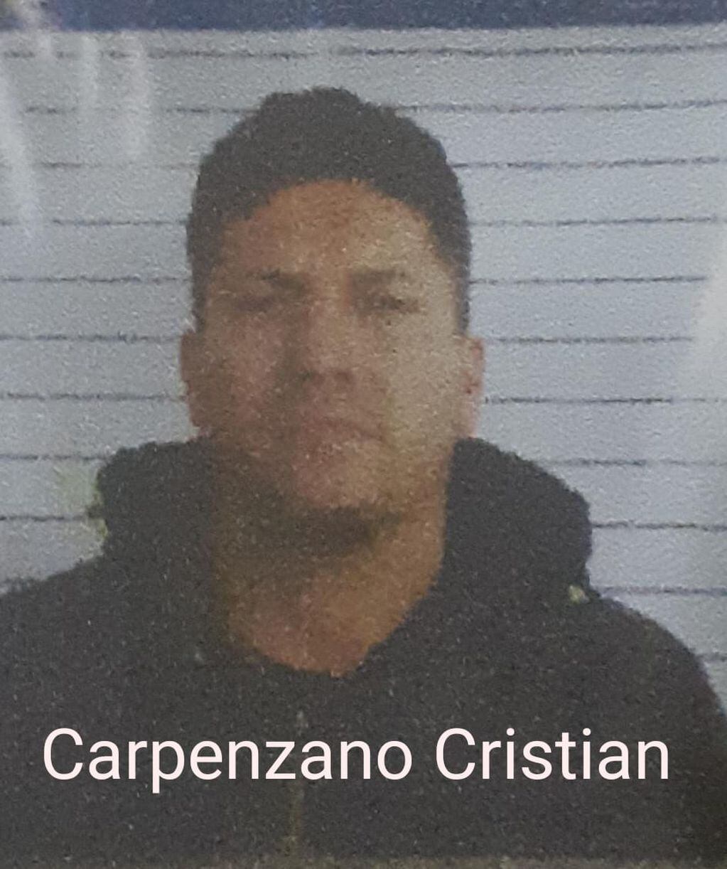 La policía inició un operativo de búsqueda para recapturar a Cristian Carpenzano y el resto de los prófugos.