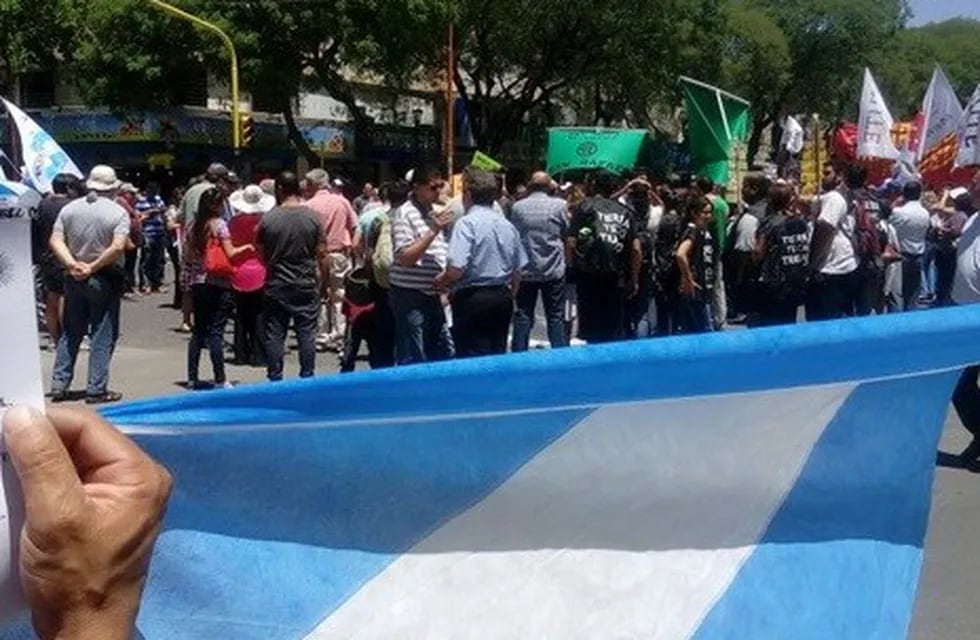 La comunidad de San Rafael han sido convocados a la esquina de Mitre y San Martín a las 21.30 para protestar contra el aumento de la energía.