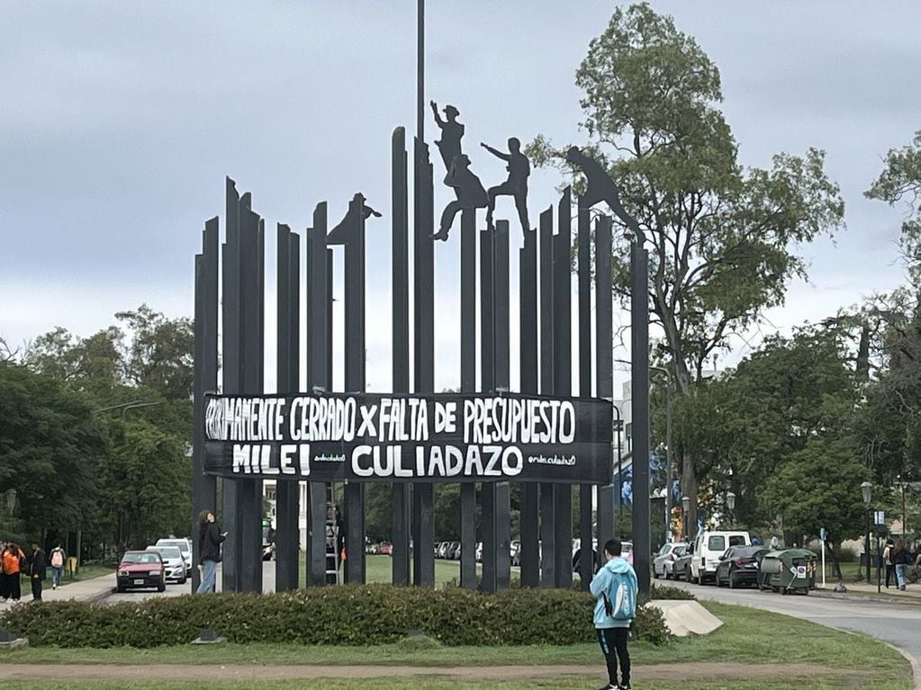 La marcha comenzó en el monumento cercano al Parque de Las Tejas.