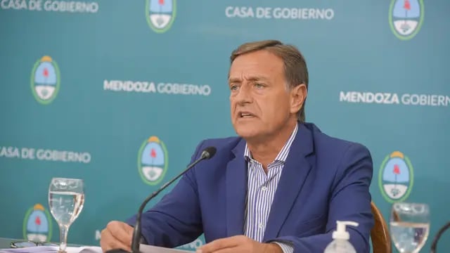 Gobernador Rodolfo Suarez en conferencia de prensa.