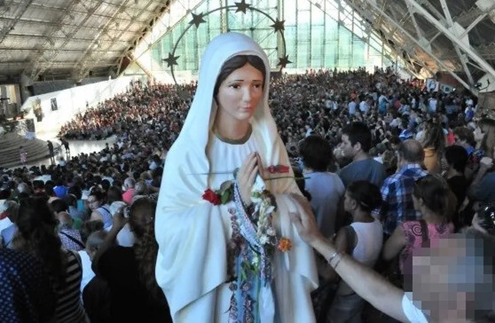 Fieles celebran el Día de la Virgen de Lourdes en el santuario de El Challo.