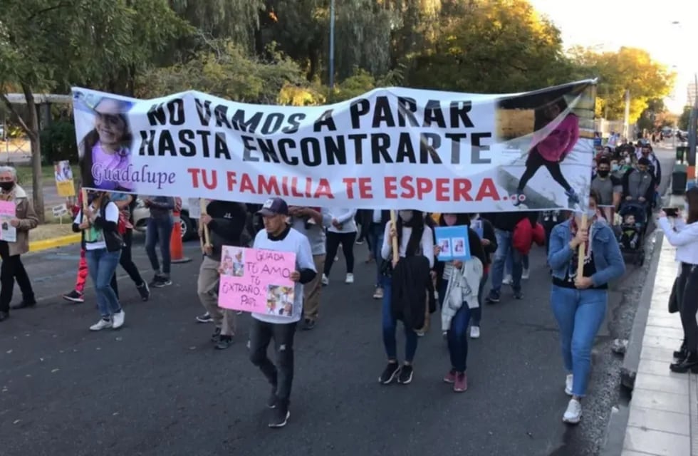 Una nueva marcha para pedir por la aparición con vida de Guadalupe Belén Lucero, la niña de 5 años desaparecida hace 51 días, recorrió las calles céntricas de San Luis. Gentileza El Diario