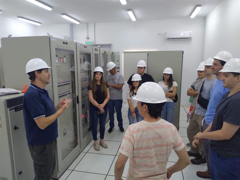 estudiantes de la Tecnicatura en Energías Renovables y Convencionales visitaron los Parques Eólicos “La Genoveva” I y II