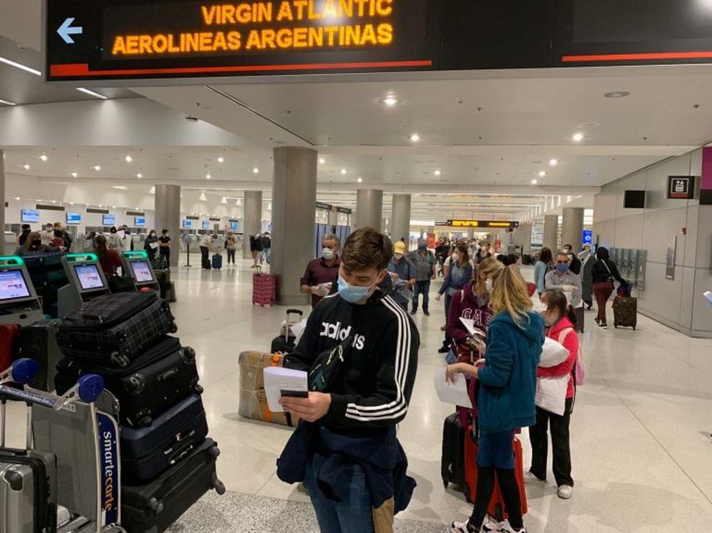 Argentinos que regresaron desde Miami, EEUU. (Foto: Consulado de Argentina/EFE)