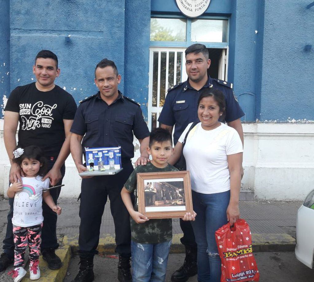 Máximo junto a su familia y las máximas autoridades