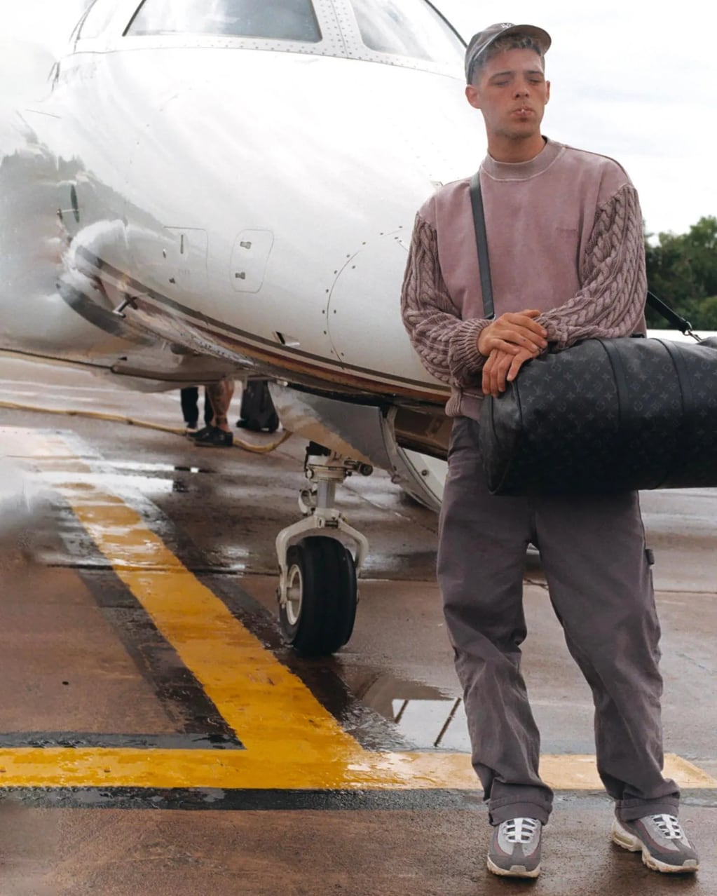 Santi Maratea tomó un avión privado para visitar los cuarteles de Corrientes.