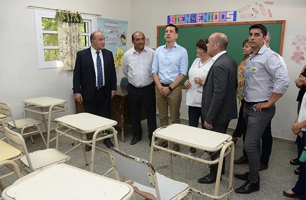 Manzur inauguró las obras de renovación en la Escuela N°309 de Ticucho. (Gobierno de Tucumán)