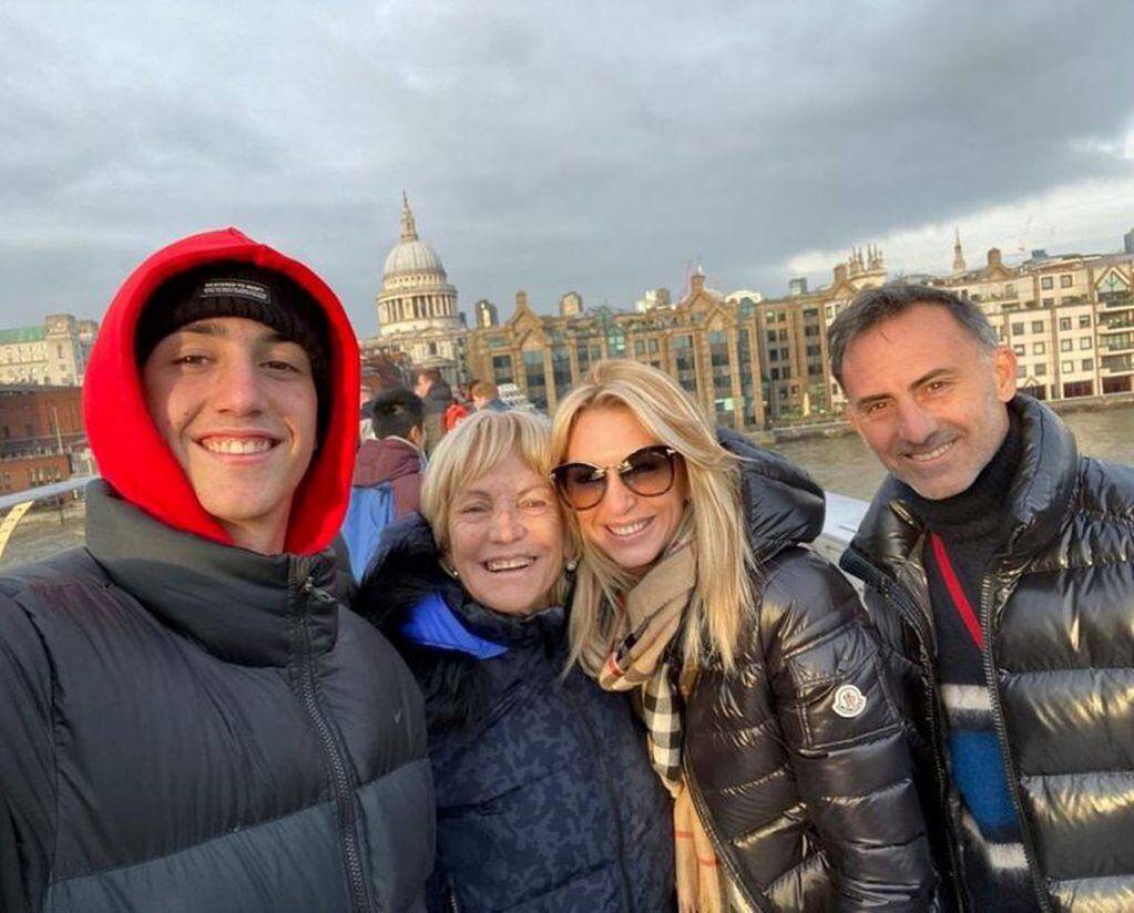 Las vacaciones de Yanina, Diego y Dieguito Latorre junto a la abuela paterna de sus hijos en París (Instagram/@Yanilatorre)