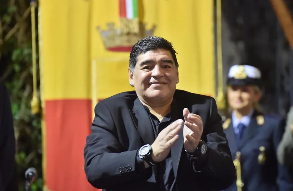 Diego Maradona firmó contrato para estar en el Mundial de Rusia\nFoto: Italy Photo Press/Zuma Press/dpa