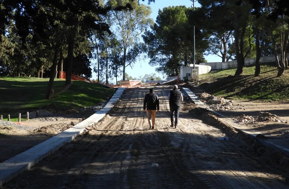 Punta Alta: colocan más pavimento articulado en el Parque San Martín