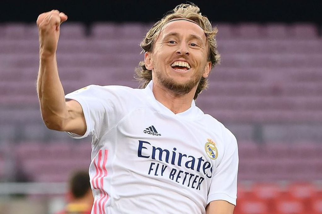 Luka Modric, otra vez verdugo de Messi. (LLUIS GENE / AFP)