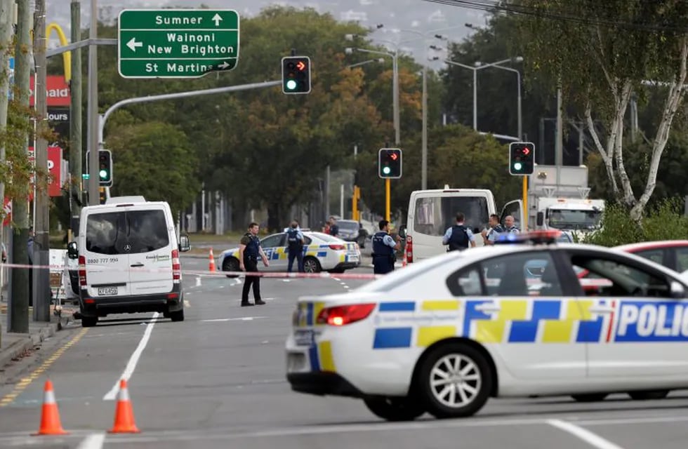 El momento en el que arrestan a uno de los sospechosos por los atentados en Nueva Zelanda. (AP)