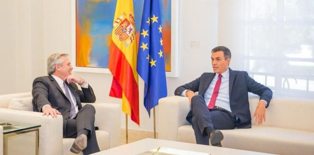 Fernández se reunió con Pedro Sánchez, presidente de España. Foto: Clarín.