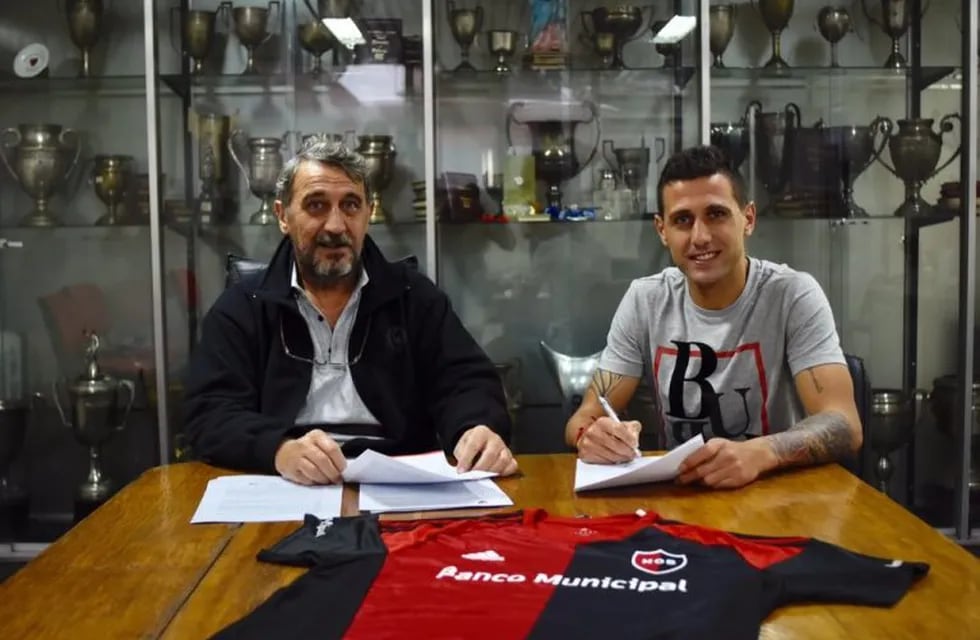 Bruno Bianchi firmó el contrato con Newell's