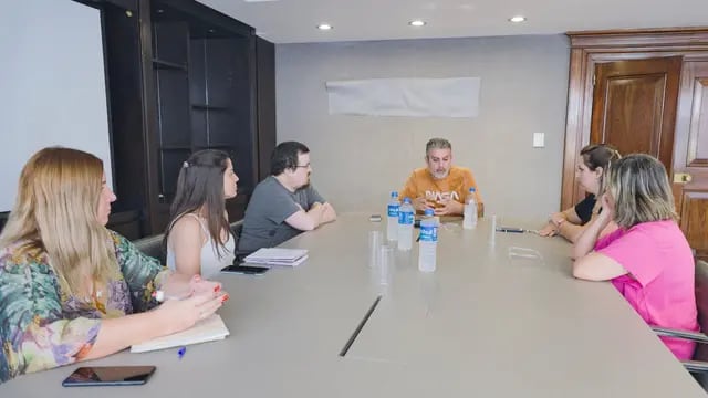López Silva se reunió con el equipo de psicólogas